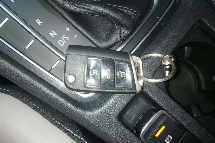 大众 高尔夫 2017款 230TSI 自动豪华百万辆纪念版中控内饰11