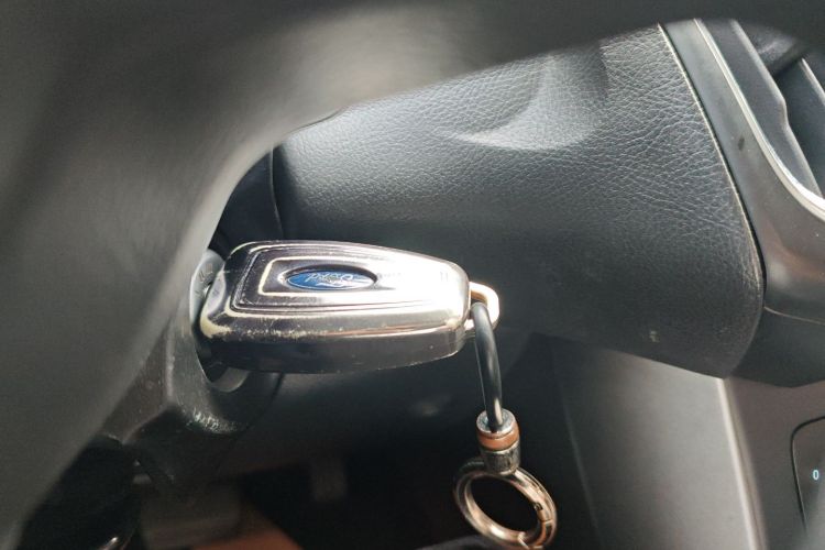 福特 福克斯 2017款 两厢 1.6L 自动舒适型智行版中控内饰7001