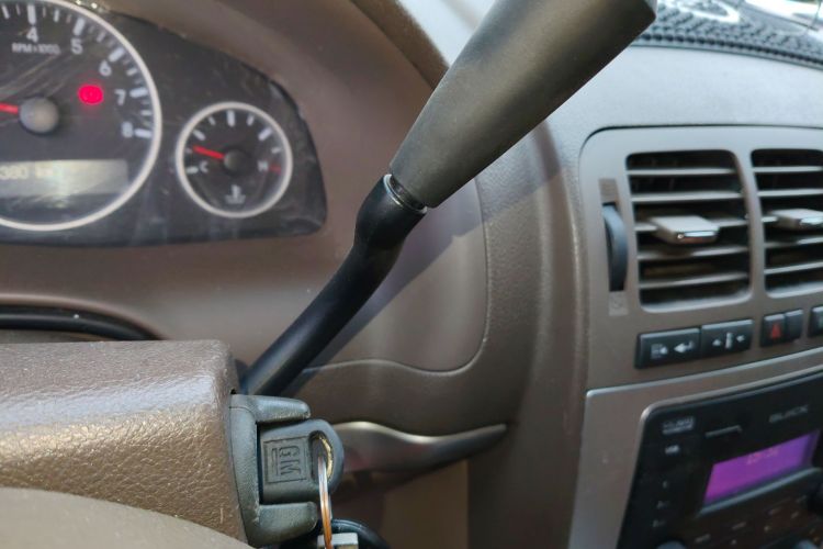 别克GL8 2014款 2.4L 经典版中控内饰18