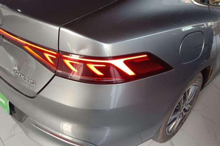 比亚迪 秦PLUS 2021款 EV 500KM 豪华型车身外观9