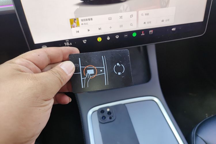 特斯拉 Model Y 2023款 后轮驱动版中控内饰11