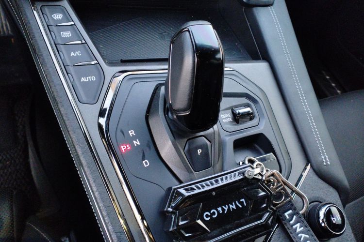 领克01 2021款 2.0TD 四驱暗夜版中控内饰18