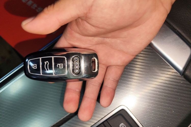 奥迪A6L 2020款 45 TFSI quattro 臻选致雅型中控内饰7001