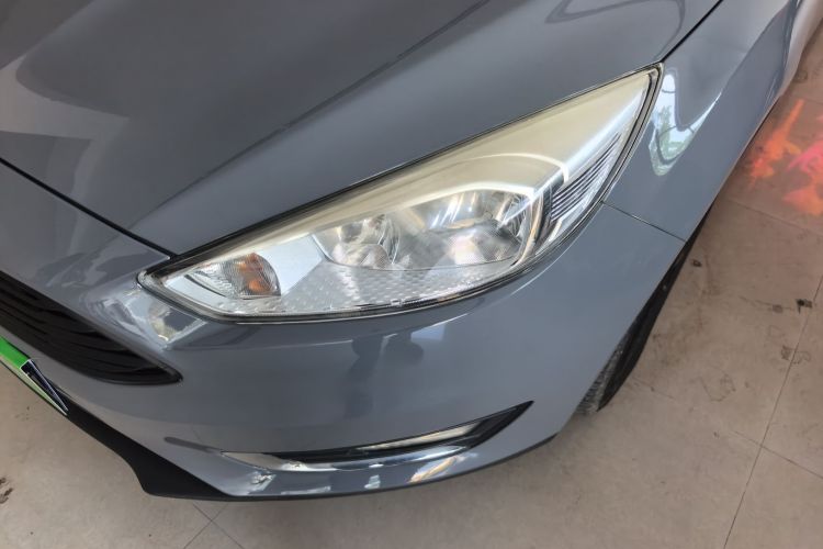 福特 福克斯 2017款 两厢 EcoBoost 180 自动精英型局部细节36