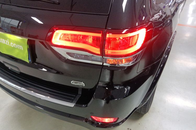 Jeep 大切诺基(进口) 2015款 3.6L 豪华导航版车身外观9