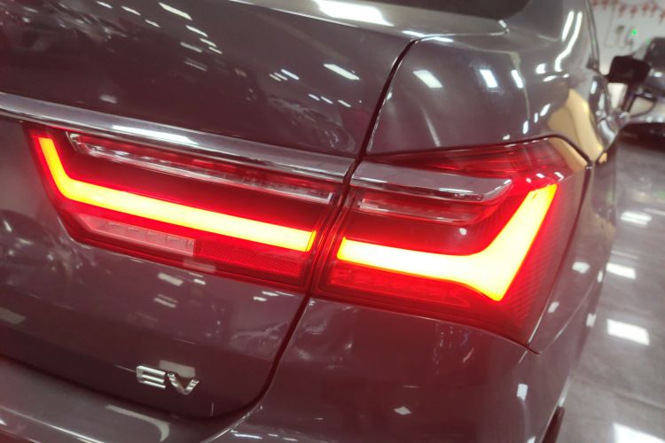 比亚迪 秦新能源 2019款 高续航版 尊贵型车身外观9