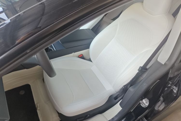 特斯拉 Model 3 2023款 长续航全轮驱动版中控内饰19