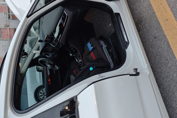 宝马2系多功能旅行车 2015款 218i 运动设计套装局部细节9005