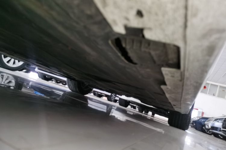 宝马3系 2014款 320Li 时尚型机舱底盘30