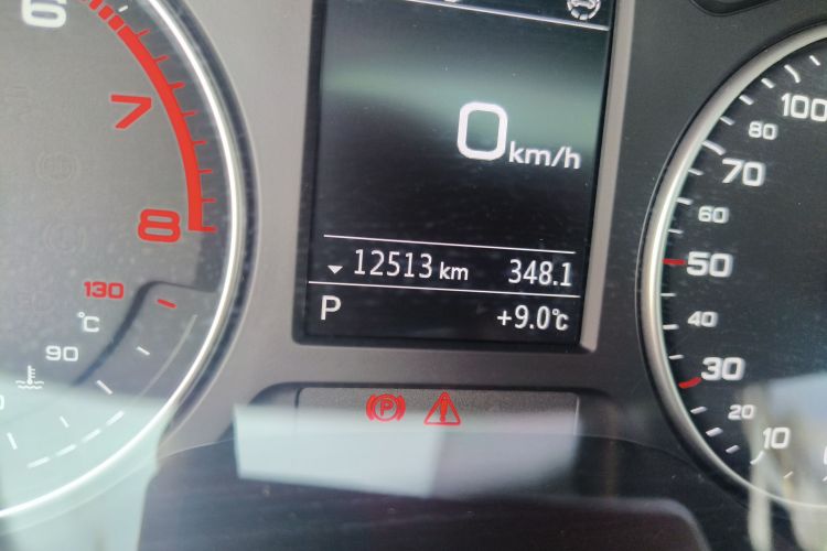 奥迪Q2L 2024款 35TFSI 进取动感型中控内饰15