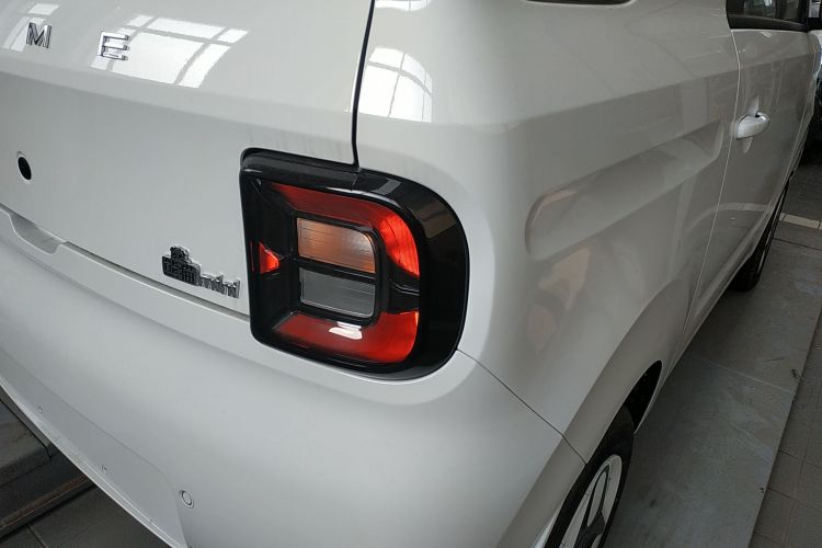 吉利银河 熊猫 2025款 210km 元气熊车身外观9