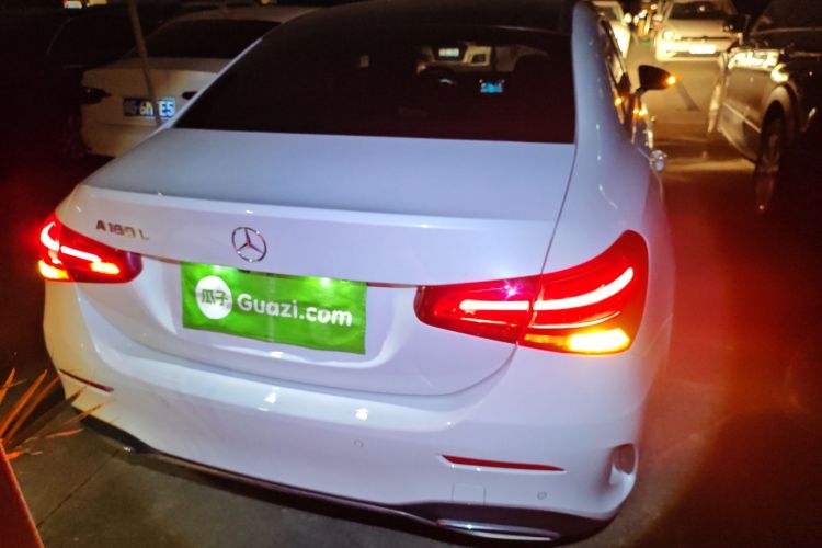 奔驰A级 2020款 A 180 L 运动轿车车身外观6