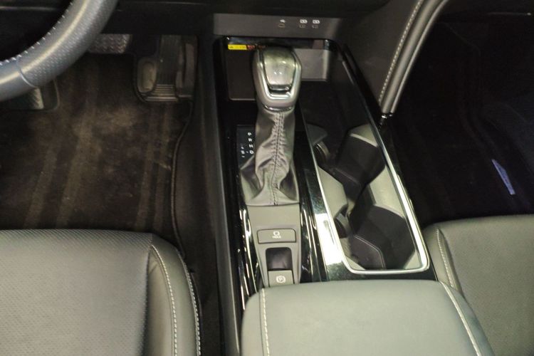 丰田 凯美瑞 2024款 双擎 2.0HGVP 豪华版中控内饰18