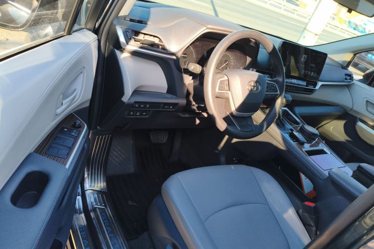 丰田 格瑞维亚 2023款 2.5L混动 豪华版中控内饰7003