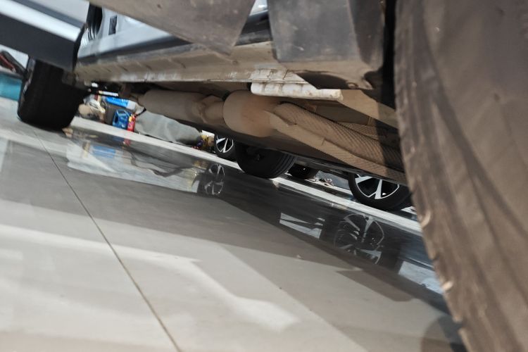 比亚迪 宋PLUS新能源 2021款 DM-i 51KM 尊荣型局部细节9001