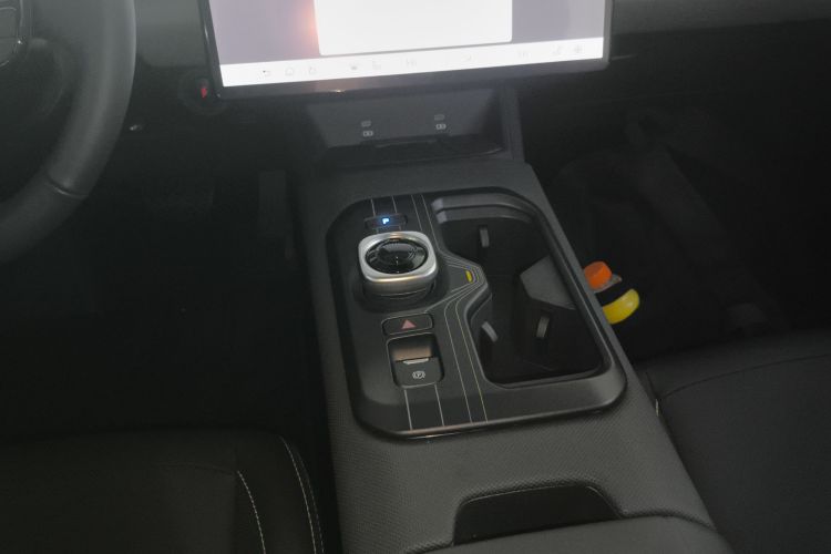 丰田bZ5 2025款 550 PRO智行版中控内饰18