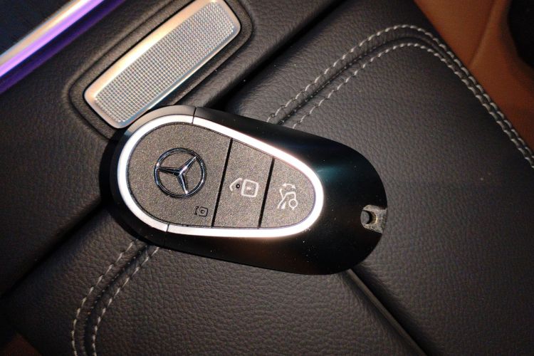 奔驰E级 2024款 改款 E 300 L 时尚运动型中控内饰11