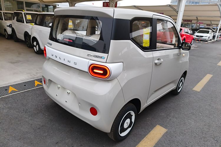 五菱汽车 宏光MINIEV 2024款 第三代 215km 青春版车身外观7