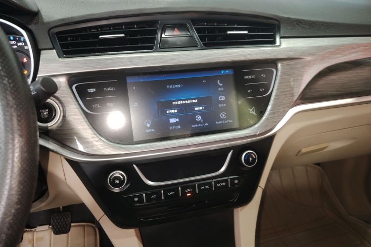 吉利汽车 帝豪 2017款 三厢百万款 1.5L 手动豪华型局部细节16