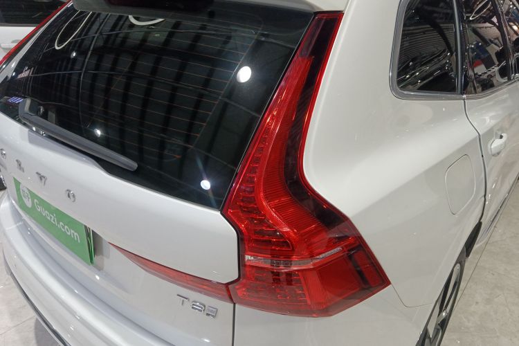 沃尔沃XC60新能源 2024款 T8 插电混动 长续航四驱智雅豪华版车身外观9