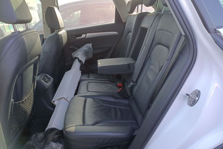 奥迪Q5 2015款 40 TFSI 技术型中控内饰21