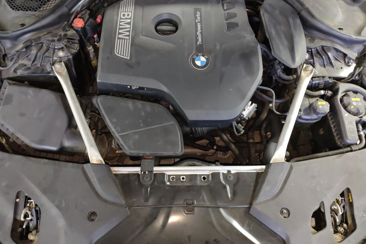 宝马5系 2019款 改款 525Li 豪华套装机舱底盘24