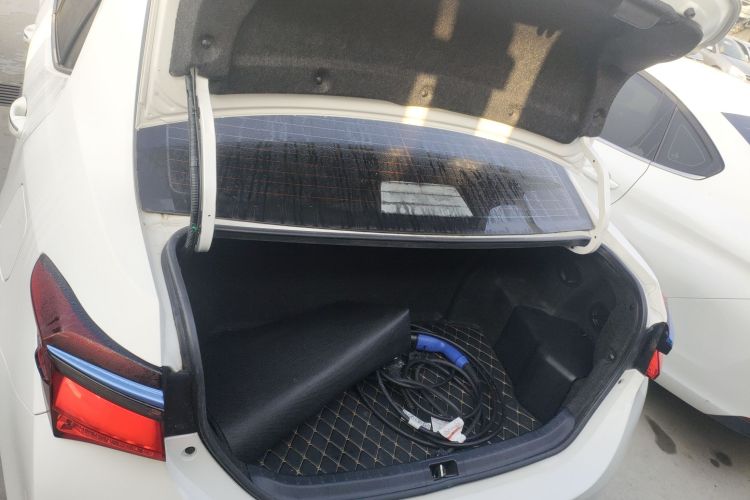 丰田 卡罗拉双擎E+ 2019款 1.8L E-CVT领先版局部细节23