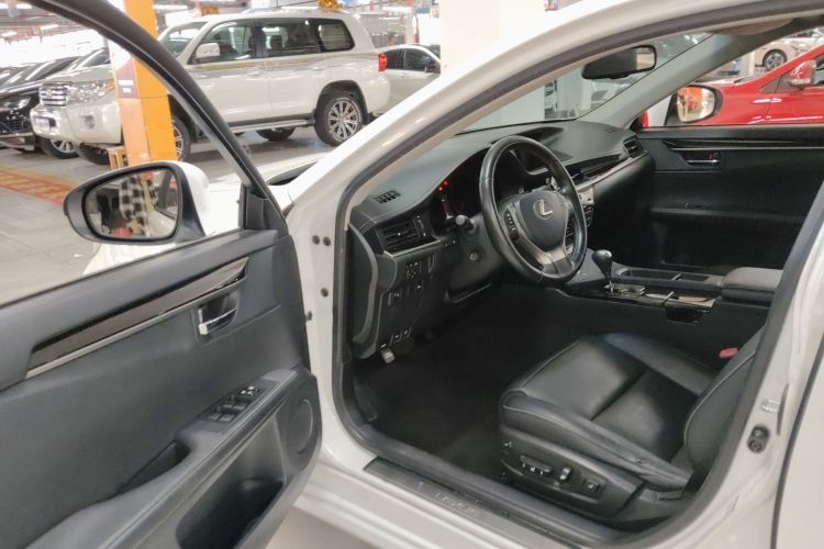 雷克萨斯ES 2013款 250 精英版中控内饰20