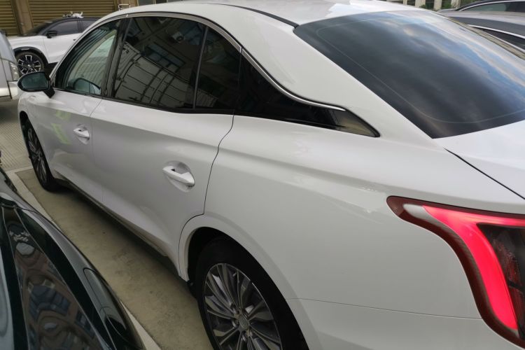 红旗E-QM5 2022款 431km 充电乐享版车身外观4