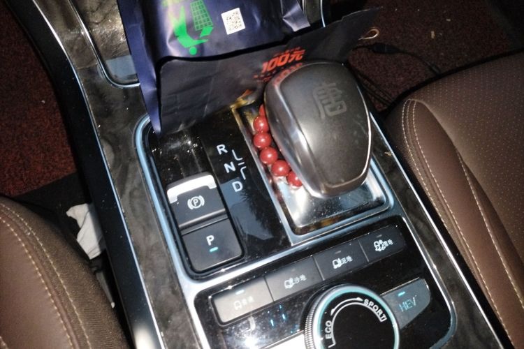 比亚迪 唐新能源 2017款 2.0T 全时四驱豪雅型 7座中控内饰18