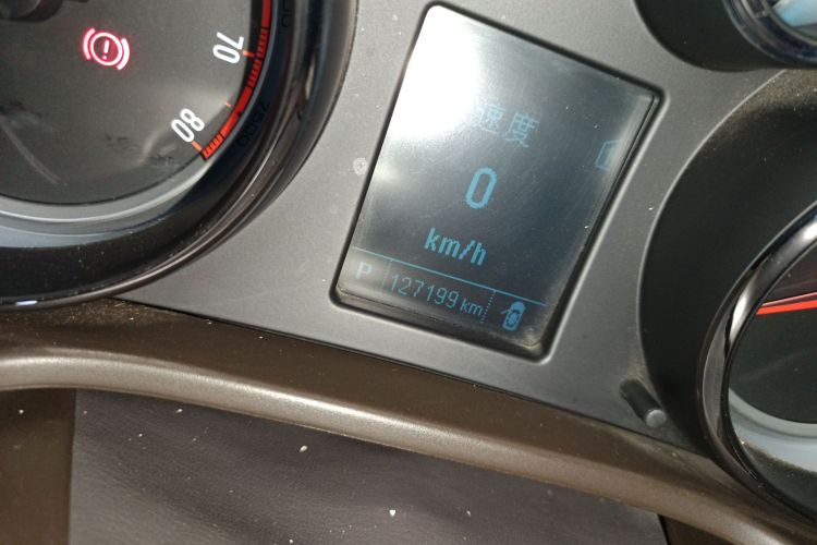 别克 君威 2012款 2.0L 舒适版中控内饰15