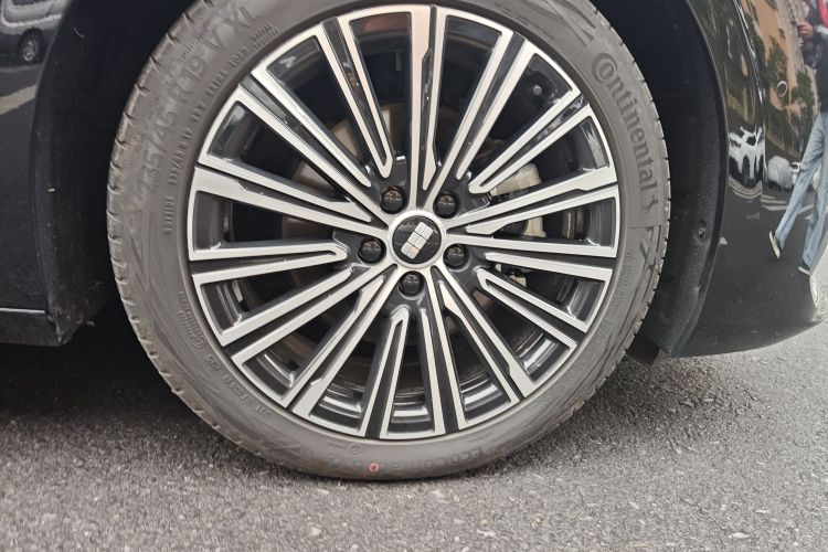 吉利银河 银河A7 2025款 EM-i 150km 星舰版车身外观10