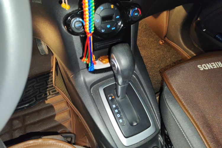 福特 嘉年华 2013款 两厢 1.5L 自动运动型中控内饰18