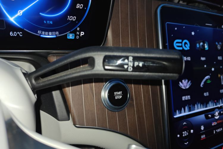 奔驰EQE 2022款 350 豪华版中控内饰18