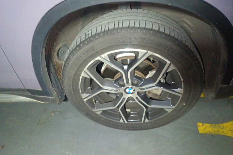 宝马X1 2020款 sDrive20Li 尊享型车身外观10