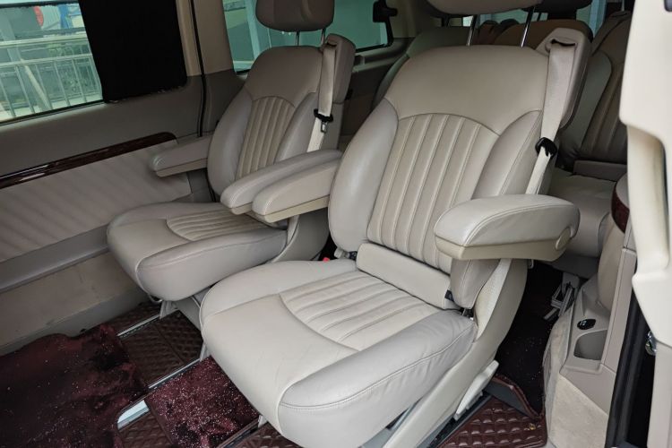 奔驰 唯雅诺 2013款 3.0L 舒适版中控内饰21