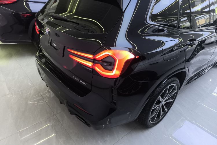 宝马X3 2022款 改款二 xDrive30i 领先型 M曜夜套装车身外观9