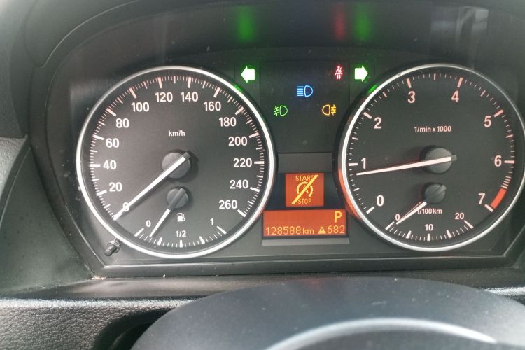 宝马X1 2014款 sDrive18i 领先型中控内饰14