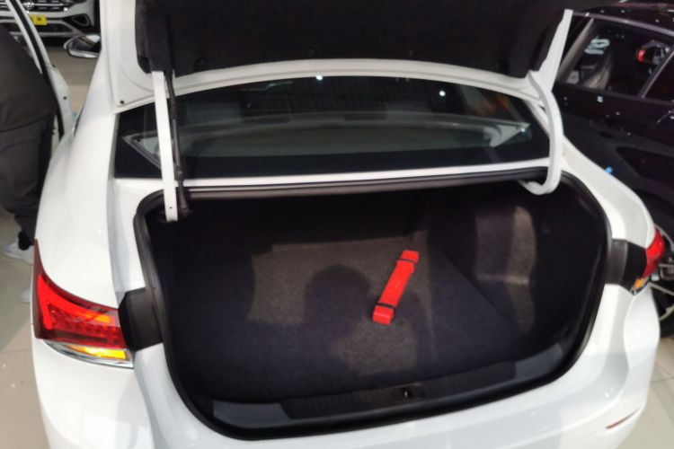 别克 英朗 2021款 改款 1.3T 自动轻混动精英型机舱底盘23