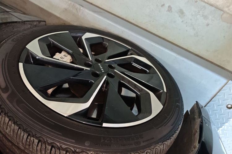 极氪001 2022款 超长续航双电机 YOU版车身外观6001