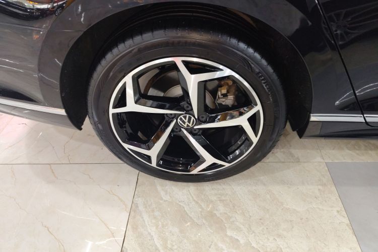 大众 迈腾 2023款 200万辆纪念版 330TSI DSG领先型车身外观6008