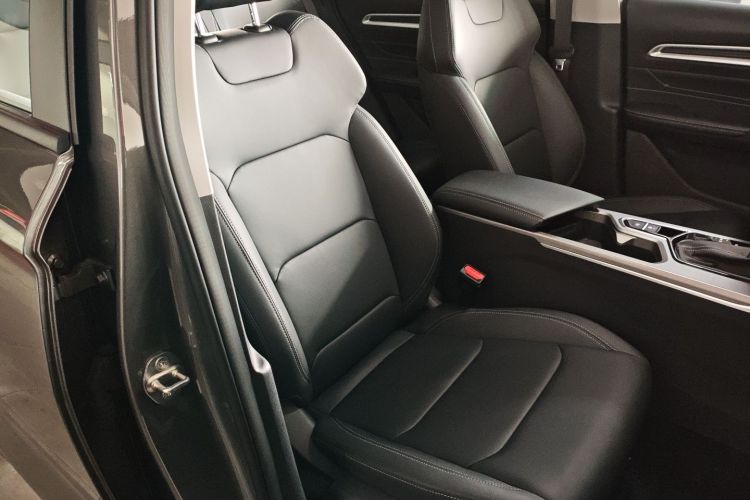 吉利汽车 帝豪 2026款 第4代 400万纪念款 1.5L CVT超越型局部细节41