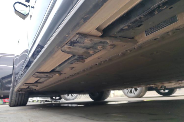 鸿蒙智行 问界M9 2024款 纯电 Ultra版 100kWh 5座版机舱底盘30