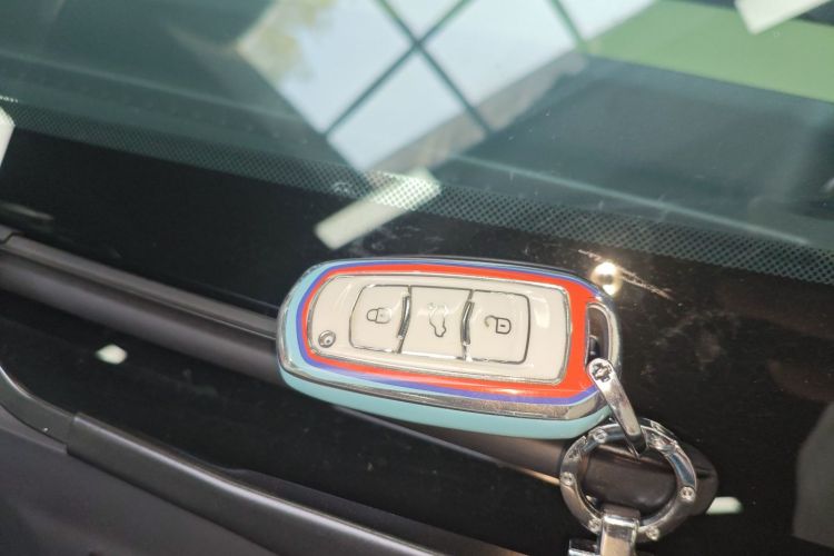 吉利银河 2023款 熊猫mini 新春版宝藏熊中控内饰7001