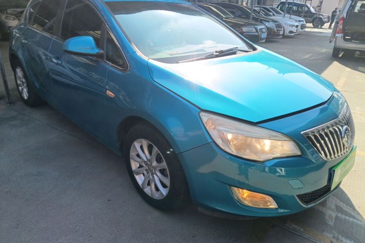 别克 英朗 2014款 XT 1.6L 自动时尚版车身外观3