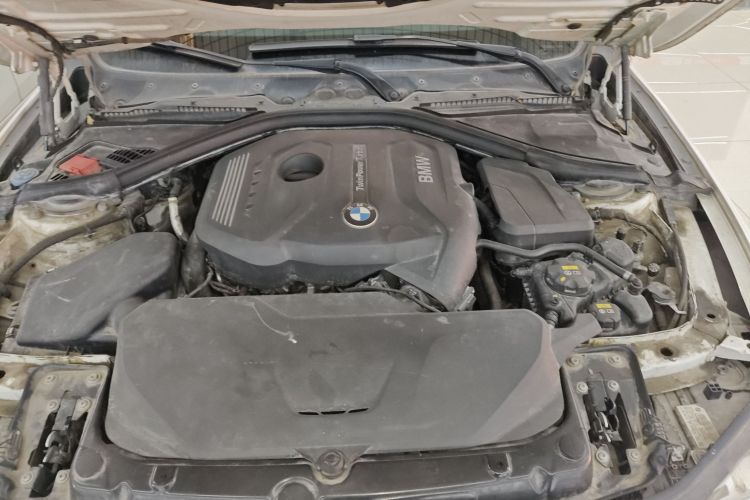 宝马3系 2018款 320i M运动套装机舱底盘24