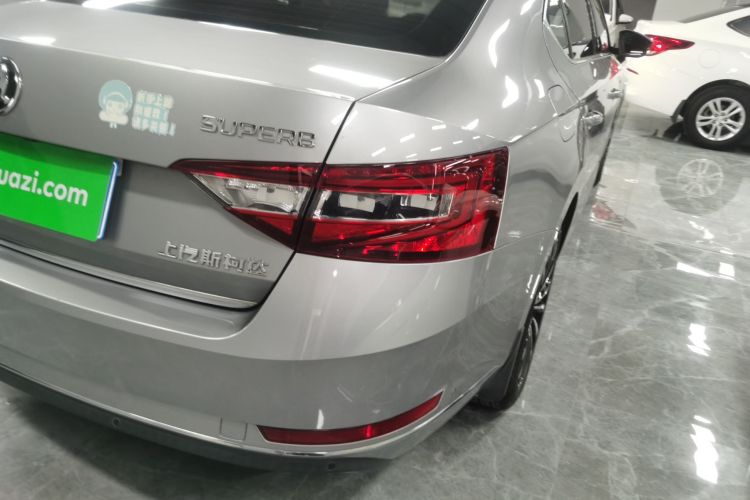 斯柯达 速派 2018款 TSI330 DSG豪华版 国V车身外观6006