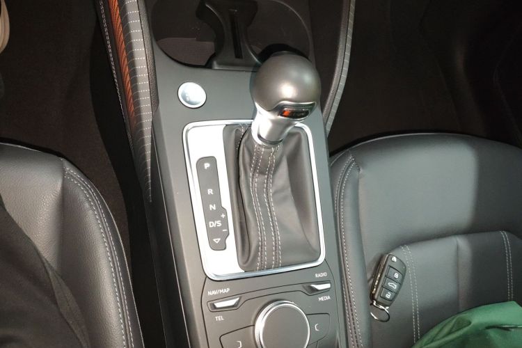 奥迪Q2L 2024款 35TFSI 时尚致雅型中控内饰18