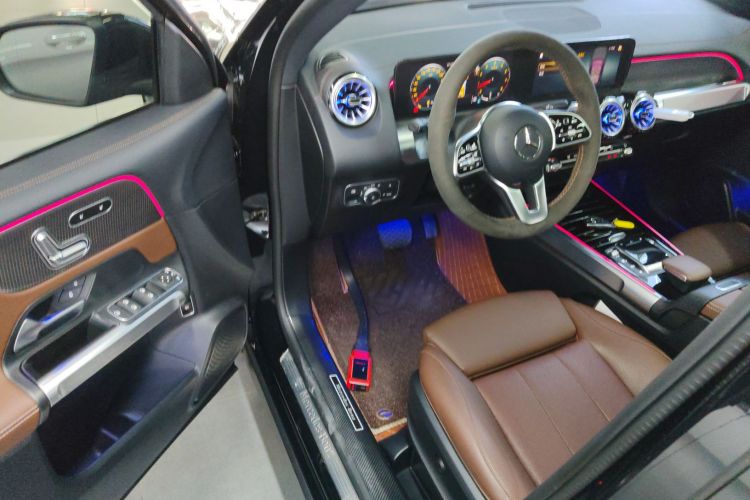 奔驰GLB 2023款 GLB 220 时尚型中控内饰7003