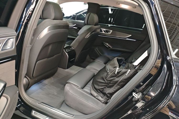 红旗H9 2024款 2.0T 旗畅 私享风尚版中控内饰21